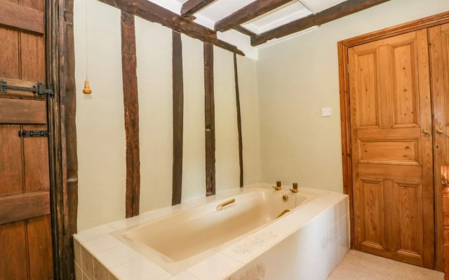 Lower Court Byre