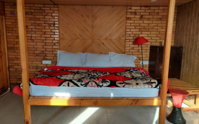 Elwood Resort Pangot