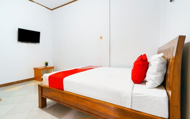 OYO 91561 Gandhi Hotel