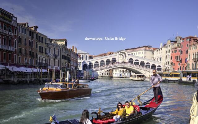 6 WINDOWS! GRAND CANAL PANORAMA VIEW, Aircond Wifi