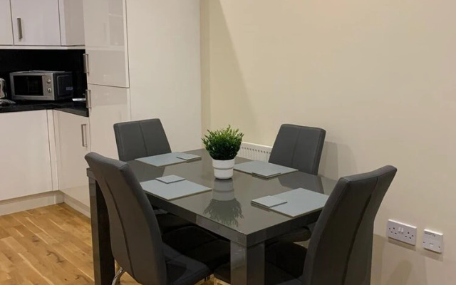 Unique & Stylish 2 Bed Apartment