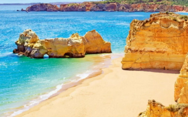 AD hus on Carvoeiro