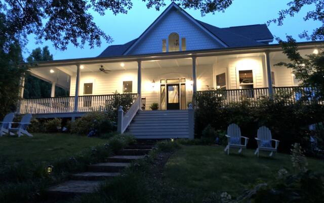 AVA House Bed & Breakfast