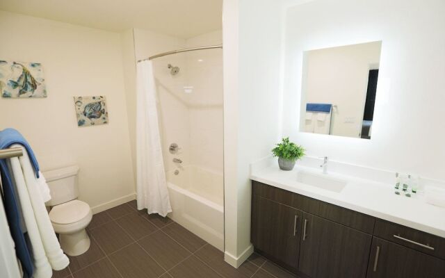 Hollywood Landmark Residences