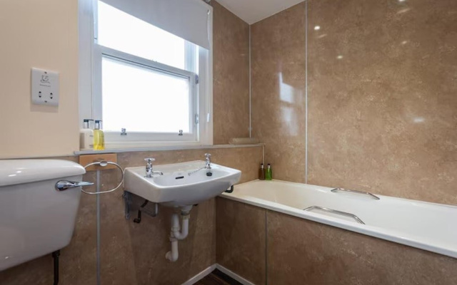 Near Beach - Pets - Bbq - Fireplace - Sleeps 10