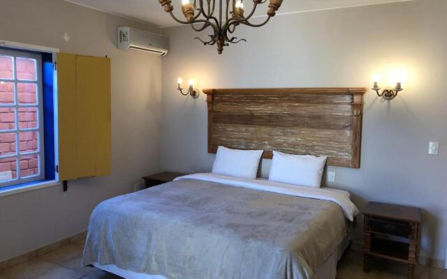 Four Suites Tiradentes - M.G.