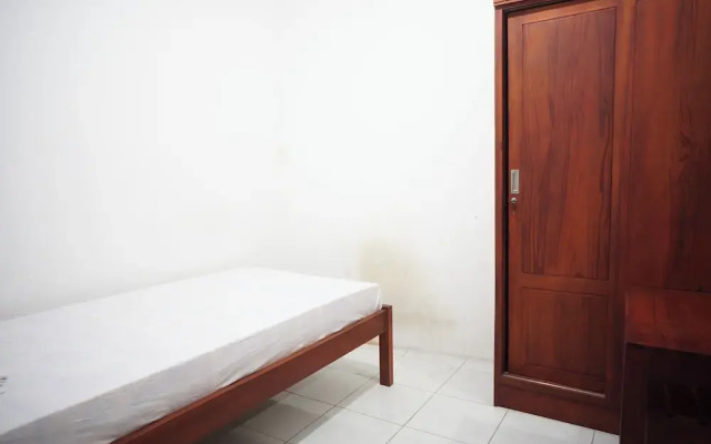 OYO Life 93038 Kost Putra Malilah