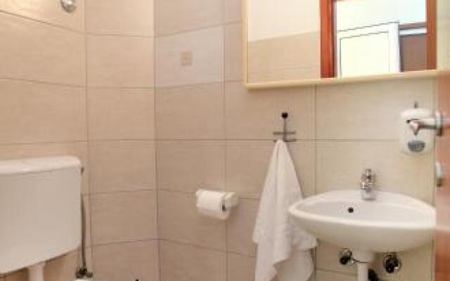 Apartman Tone