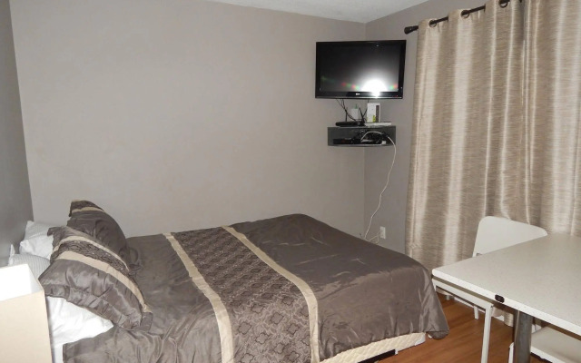 Hinton Highway Inn
