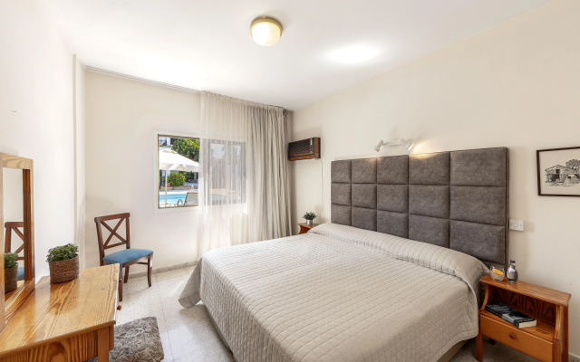 Stephanos Hotel Apts