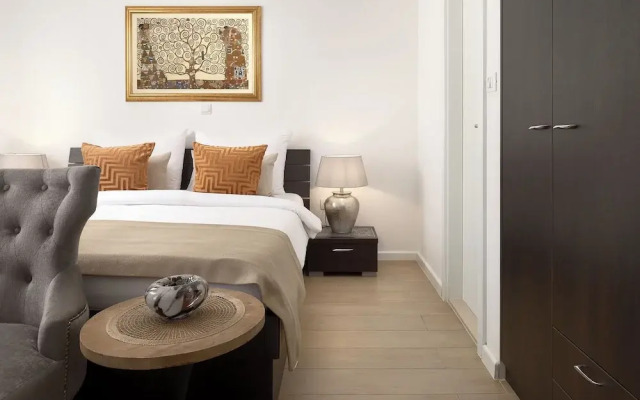 Apartments Studios 81