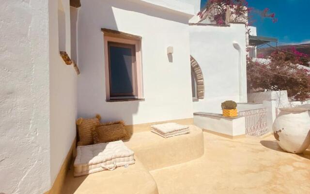 Th_eros House