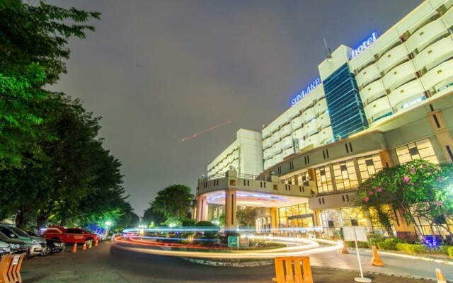 Sunlake Waterfront Resort and Convention