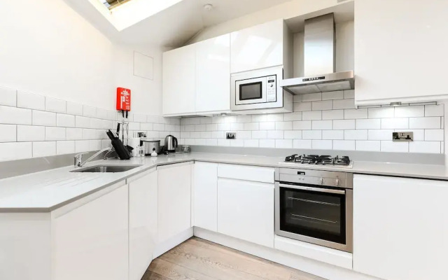Trafalgar Square by Excel Apartments