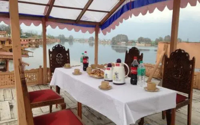 New Zenith Group of Houseboats