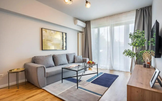 Bright 2BR Flat - Top Location - Green Views