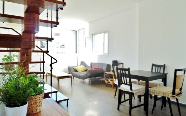 Super Central Stunning Roof 2BR Apt