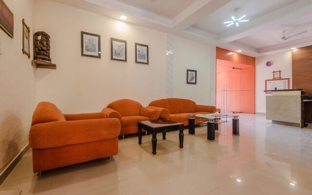 OYO 7647 Hotel Lions Den