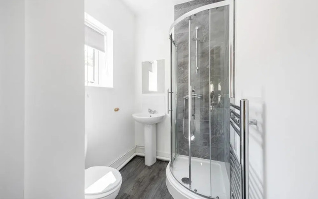 Beautiful Apartment in Central Neighbourhood