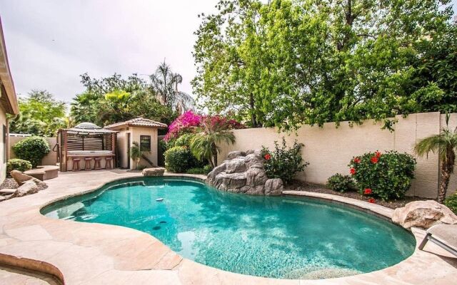 Luxury Scottsdale Home W/pool and Hot Tub!