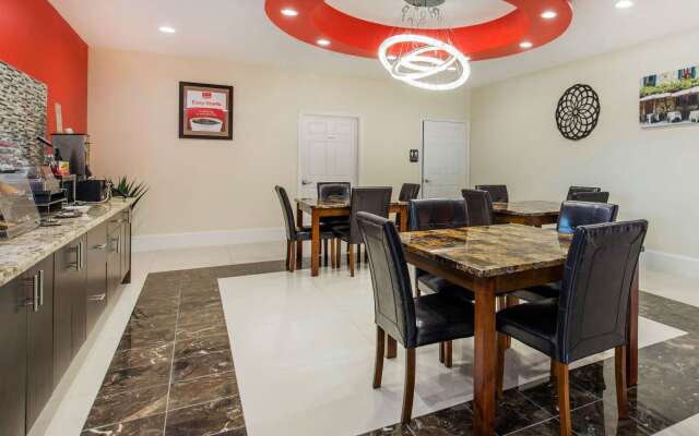Econo Lodge Inn & Suites Houston Willowbrook