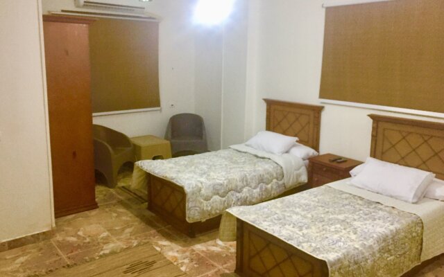 Pyramids Empire Inn