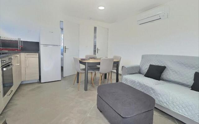 Agréable appartement climatisé à 25m de la plage