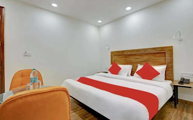 Oyo Flagship 703579 Santosh Residency