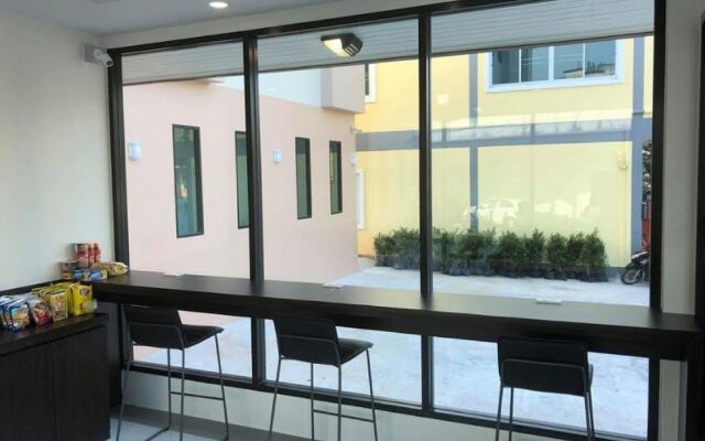 The Hub Suratthani Hotel