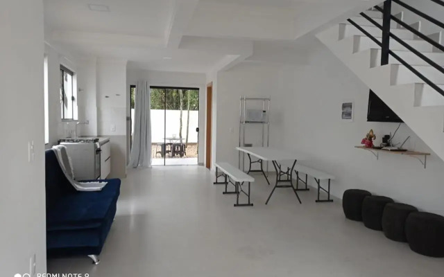 Casa com dois pavimentos nova, em Mariscal