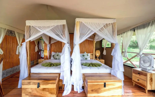 KumbuKumbu Luxury Tented Camp