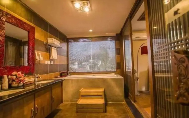 Lijiang Jinli Chinese Courtyard Inn