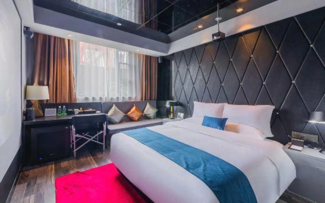 Elong Wanguo Hotel (Nanchang Railway Station Bayi Square)