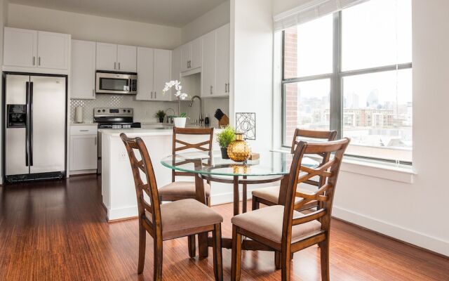 1 BR Uptown Apt close to shopping by Frontdesk