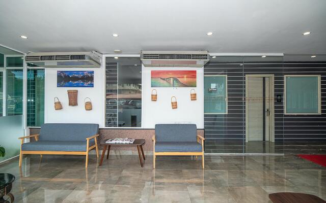 OYO 90147 Hilltop Hotel