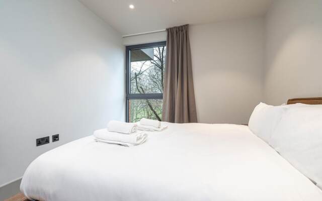 Spacious Flat in North London