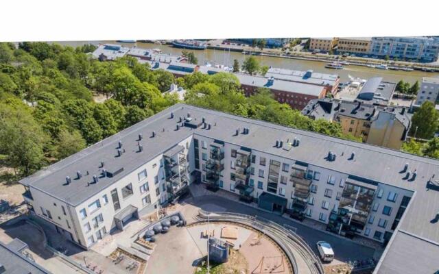 Studio in Trendy Kakola Hill area close to city center