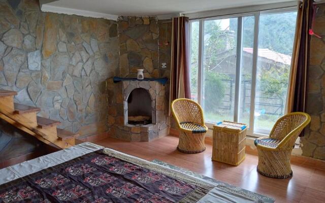 Poetry By The Hills Homestay, Mukteshwar