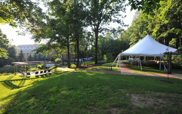 Avon Old Farms Hotel