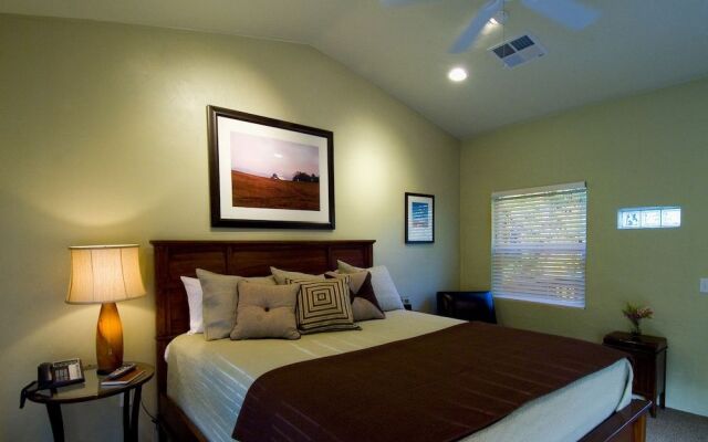 Queen's Inn By the River