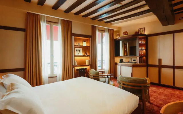 Confidential Suite 6, a Stone's Throw From the Louvre