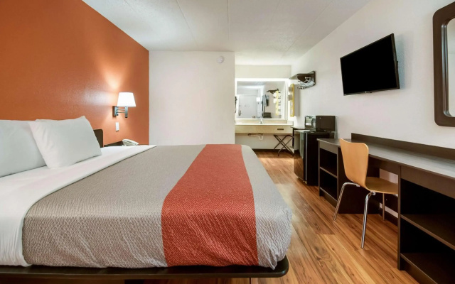 Motel 6 Grove City, OH