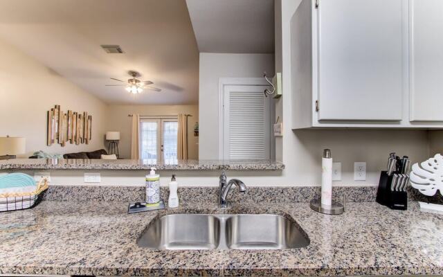 Full Condo w/ Pool & Gym, Sleeps 4