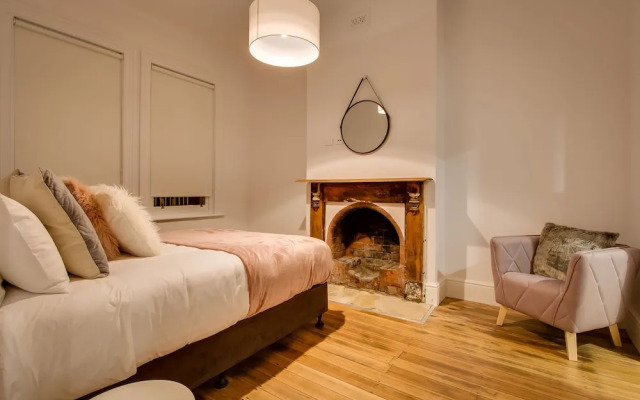 White Room Apartments