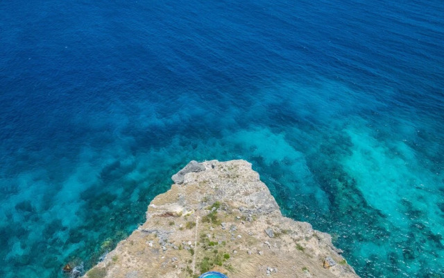 Cliff Villa