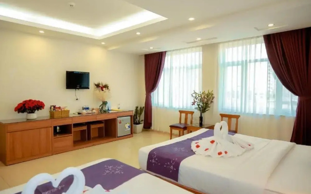 Aloha Hotel Tay Ho -by Bay Luxury