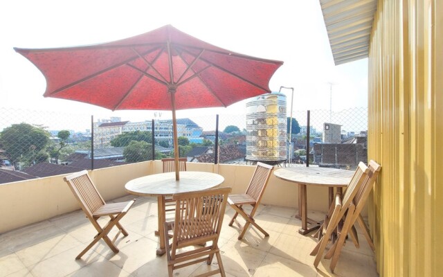 Urbanview Le Reno Inn Wirobrajan by RedDoorz