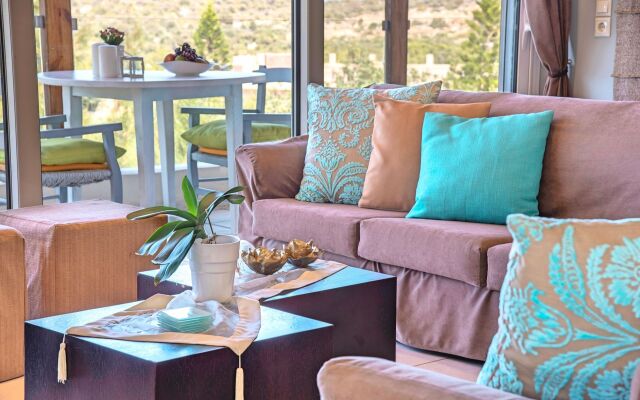 Olive Green Villa Heated Pool