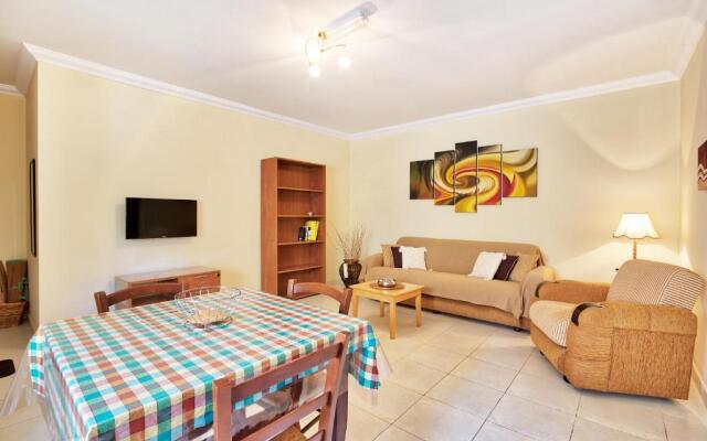 MS26 - Spacious Maisonette By The Sea