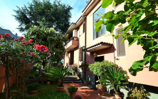 Cosy Holiday Home in Pompei with Garden